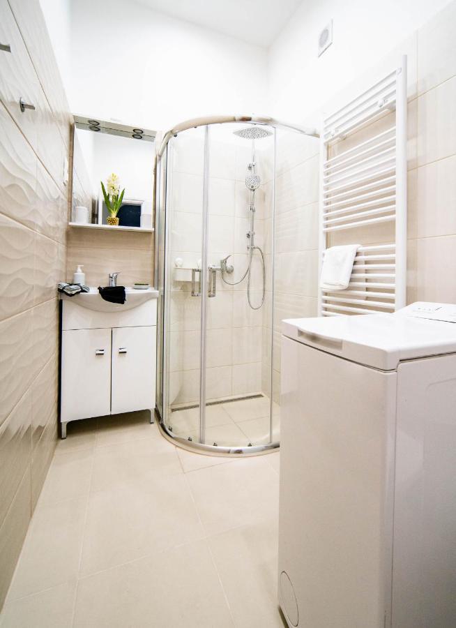 Free Parking! Linden Apartment, Ac, Smart Tv, Wifi Budapest Esterno foto